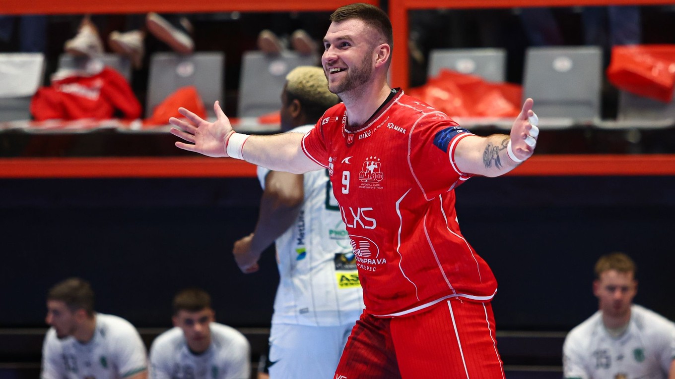 Ivan Bystrický (Považská Bystrica) sa raduje z gólu