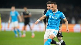 Stanislav Lobotka v zápase Neapol - Chelsea v Lige majstrov