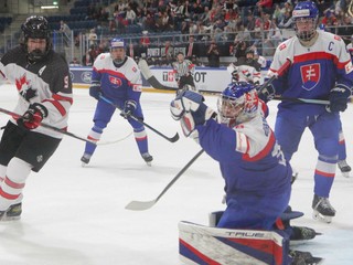 Brankár Samuel Urban v zápase Slovensko - Kanada v súboji o bronz na MS v hokeji do 18 rokov 2023.