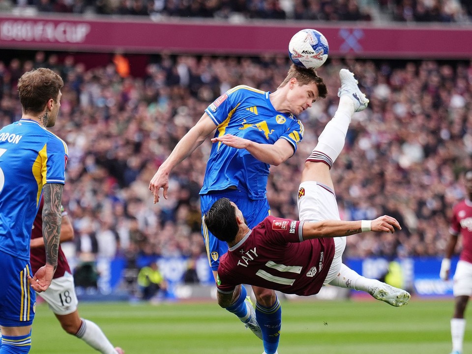 Momentka zo zápasu West Ham - Leeds United vo štvrťfinále FA Cupu. 
