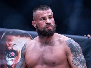 Karlos "Terminátor" Vémola.