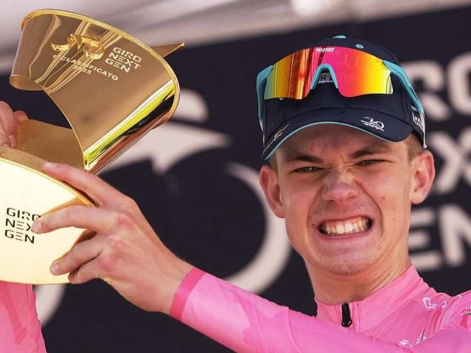 Slovinský cyklista Jakob Omrzel vyhral Giro Next Gen 2025.