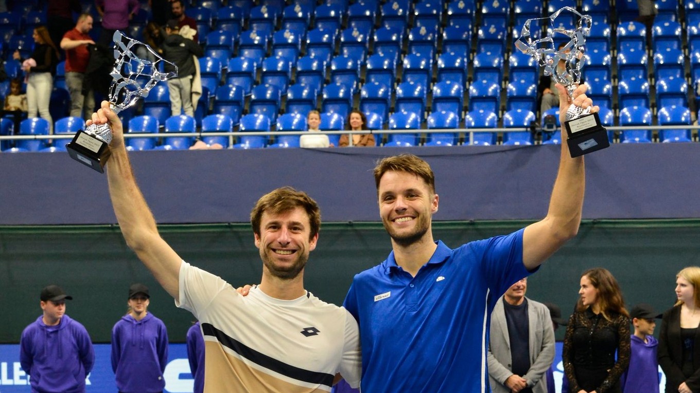 Sander Gille a Sem Verbeek oslavujú titul na Slovak Open 2025.