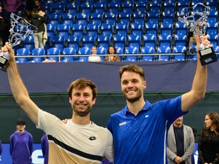 Sander Gille a Sem Verbeek oslavujú titul na Slovak Open 2025.