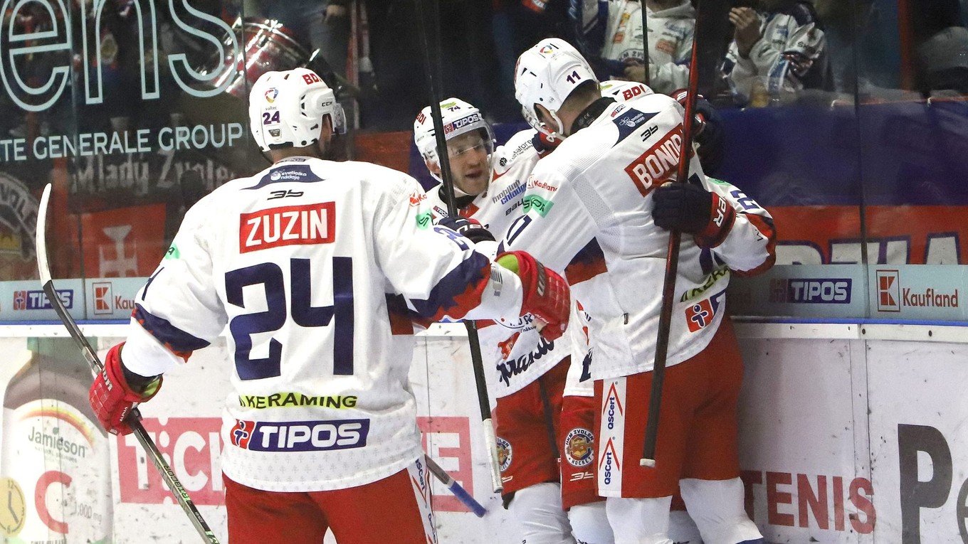 Hokejisti HKM Zvolen sa tešia po strelenom góle proti Hk 32 Liptovský Mikuláš v zápase 3. kola Tipos extraligy.