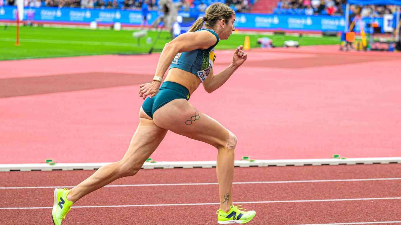 Na snímke slovenská bežkyňa Emma Zapletalová súťaží v behu na 400 metrov.