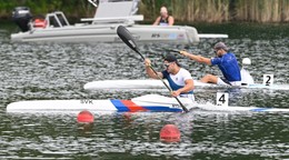 Na snímke v popredí Denis Myšák (ŠKP), víťaz kategórie v K1 na 200 m mužov, v pozadí druhý Dominik Doktorík (KOM).