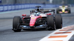 Charles Leclerc na Ferrari počas tréningu v Miami.