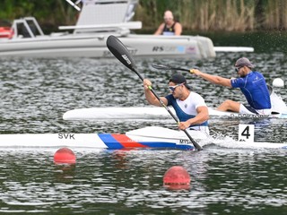 Na snímke v popredí Denis Myšák (ŠKP), víťaz kategórie v K1 na 200 m mužov, v pozadí druhý Dominik Doktorík (KOM).