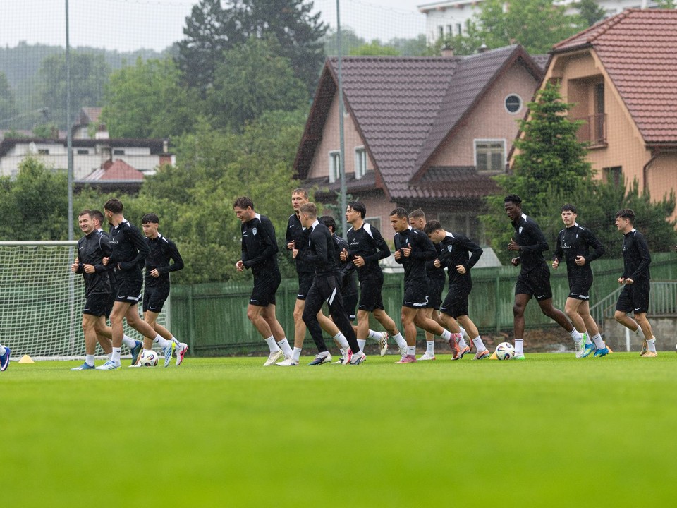 Futbalisti MŠK Žilina počas prvého tréningu na začiatku letnej prípravy.
