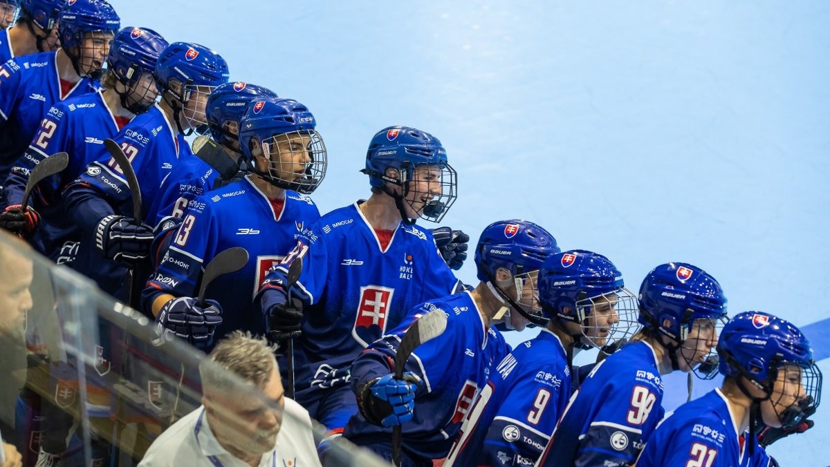 Slovenskí hokejbalisti do 16 rokov na MS juniorov 2025 v Hradci Králové.