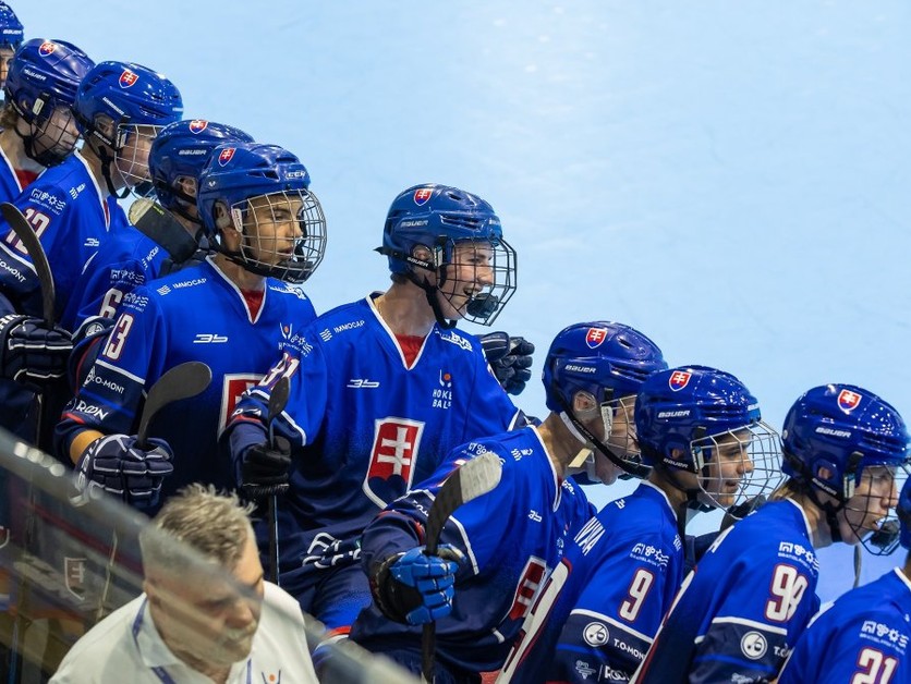 Slovenskí hokejbalisti do 16 rokov na MS juniorov 2025 v Hradci Králové.