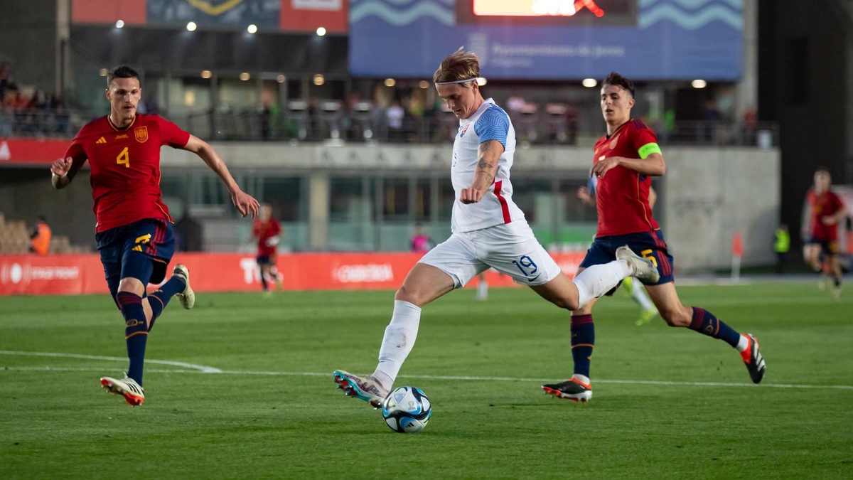 Timotej Jambor strieľa gól v prípravnom zápase Španielsko U21 - Slovensko U21.