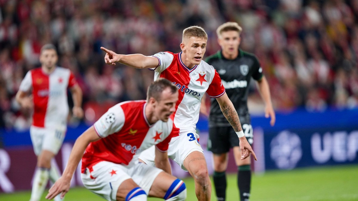 Momentka zo zápasu Slavia Praha - Lens.