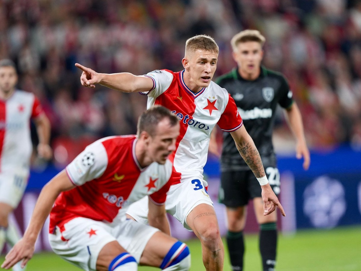 Momentka zo zápasu Slavia Praha - Lens.