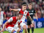 Momentka zo zápasu Slavia Praha - Lens.