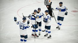 Radosť hokejistov Fínska z gólu v zápase Kanada - Fínsko na MS v hokeji 2025. 