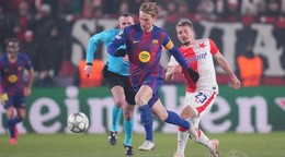 Frenkie de Jong a Michal Sadílek v zápase Slavia - Barcelona