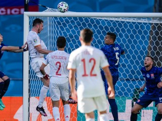 Aymeric Laporte strieľa druhý gól Španielska v zápase proti Slovensku na EURO 2020. 