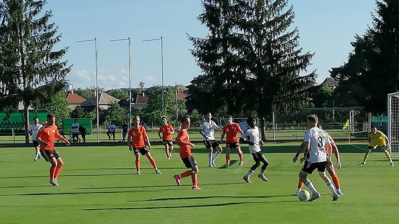 Momentka z prípravného zápasu Kalinovo - Lučenec.