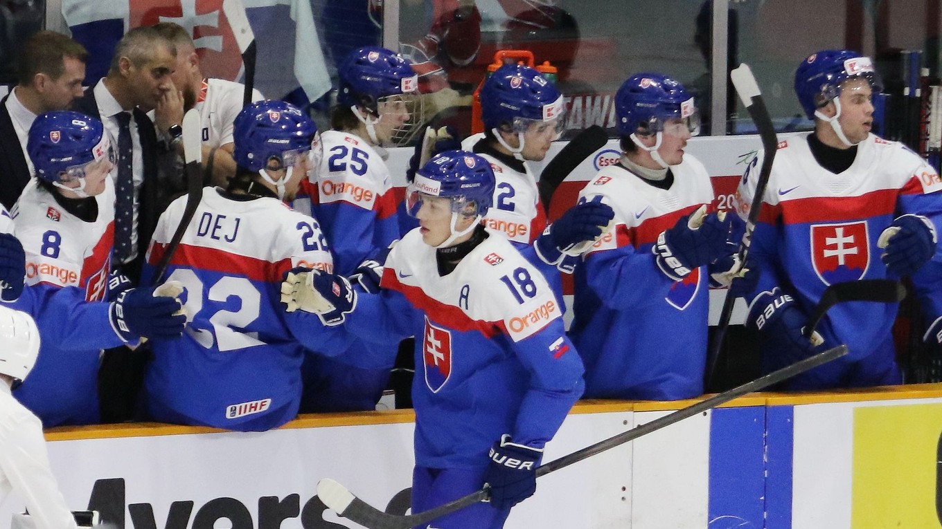 Juraj Pekarčík oslavuje gól so striedačkou v zápase Slovensko - Kazachstan na MS U20 2025