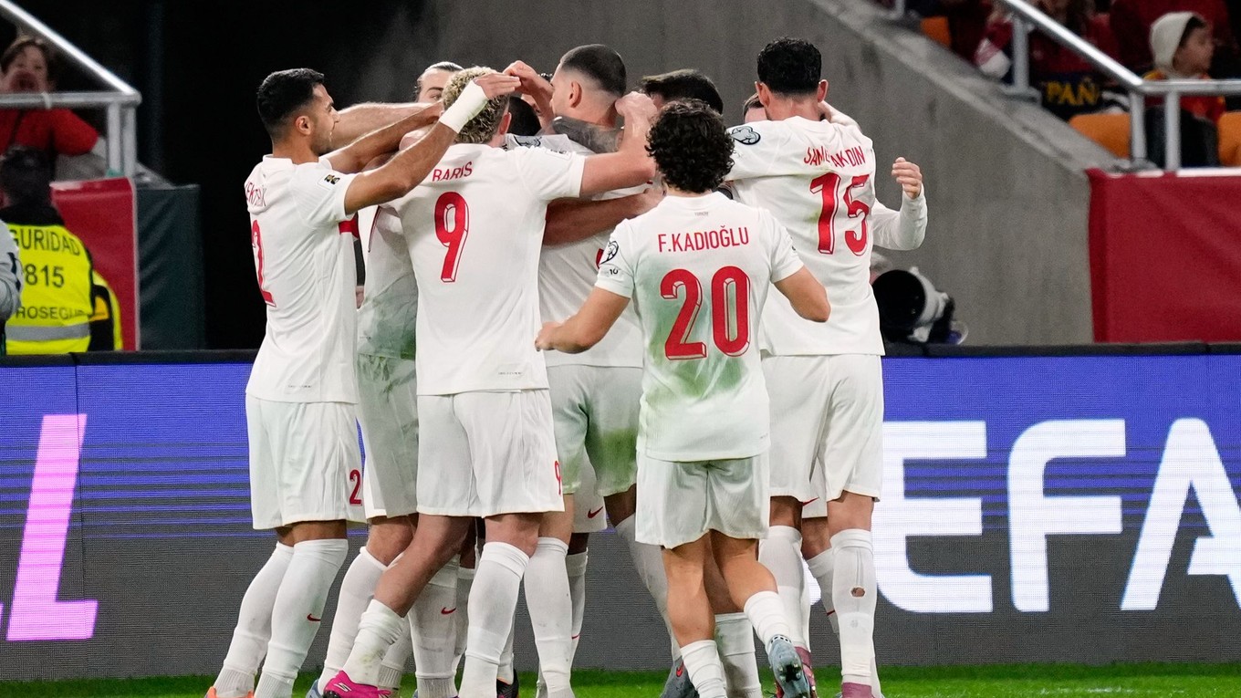 Tureckí futbalisti sa tešia z gólu