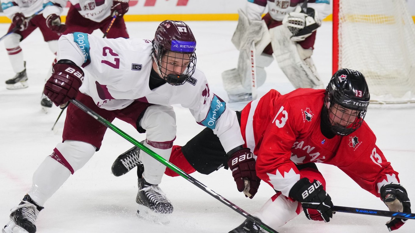 Momentka zo zápasu Kanada - Lotyšsko.