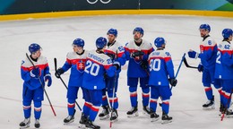 Šimon Nemec, Dalibor Dvorský, Juraj Slafkovský, Martin Marinčin, Peter Čerešňák, kapitán Tomáš Tatar, Lukáš Cingel  a Martin Fehérváry sa tešia.