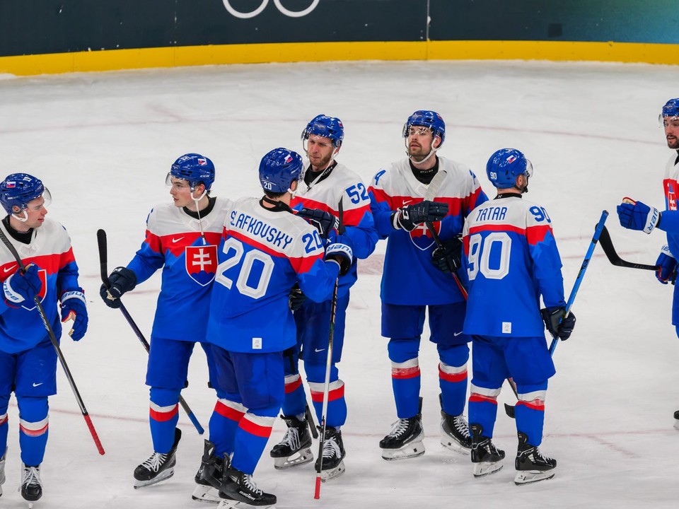 Šimon Nemec, Dalibor Dvorský, Juraj Slafkovský, Martin Marinčin, Peter Čerešňák, kapitán Tomáš Tatar, Lukáš Cingel  a Martin Fehérváry sa tešia.
