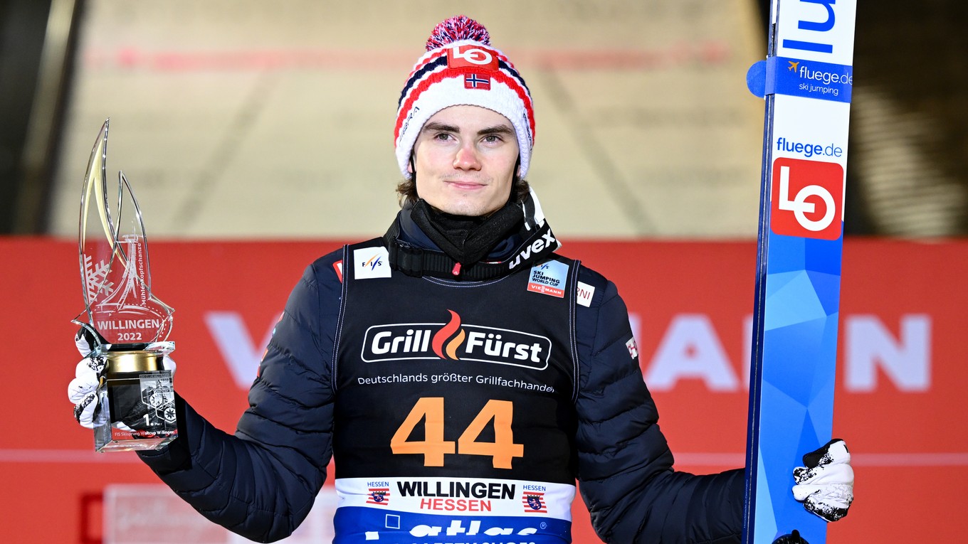 Nórsky skokan na lyžiach Marius Lindvik.