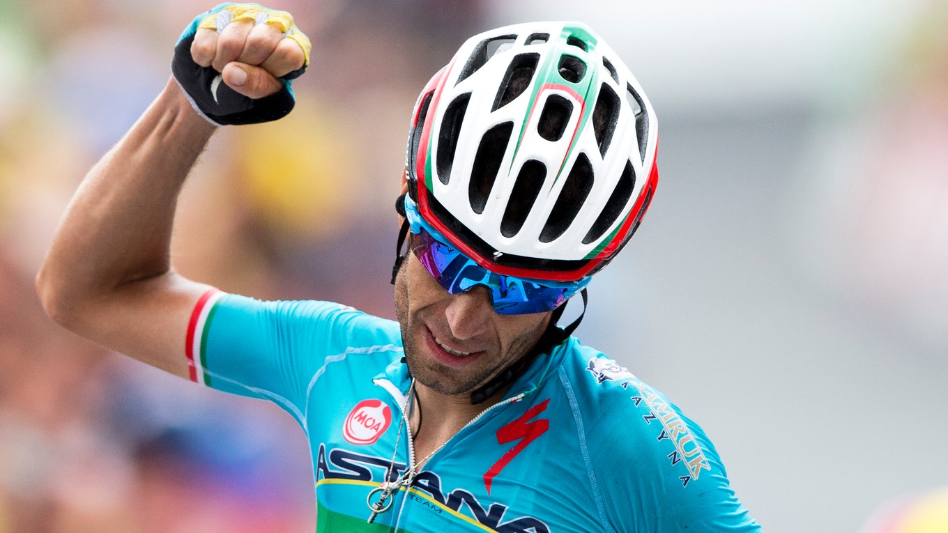Taliansky cyklista Vincenzo Nibali v drese tímu Astana. 