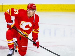 Adam Ružička v drese Calgary Flames. 