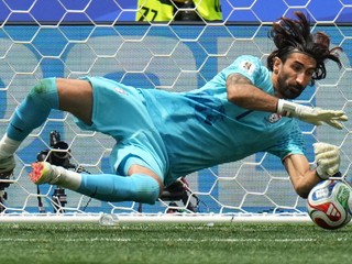 Alireza Beiranvand bol neprekonateľný v bránke Iránu.