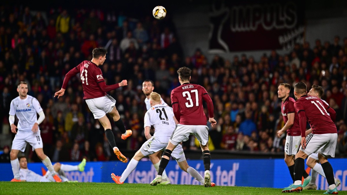 Fotka zo zápasu Sparta Praha - Viktoria Plzeň.