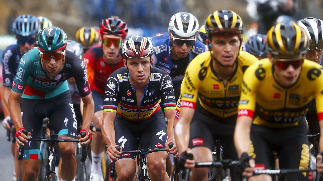 Belgičan Remco Evenepoel (v strede) počas Vuelta a Espaňa 2023.