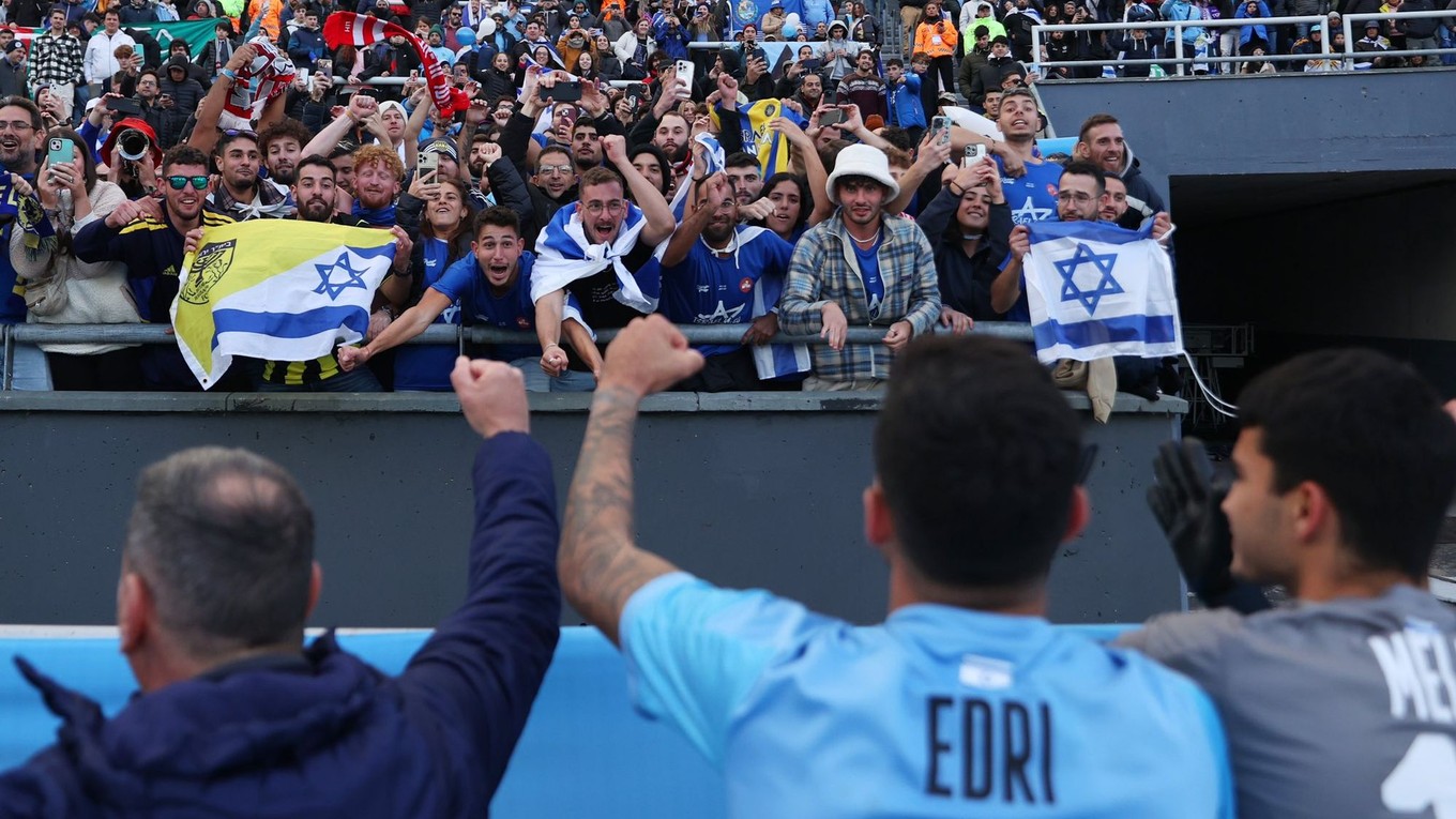 Izraelskí fanúšikovia.