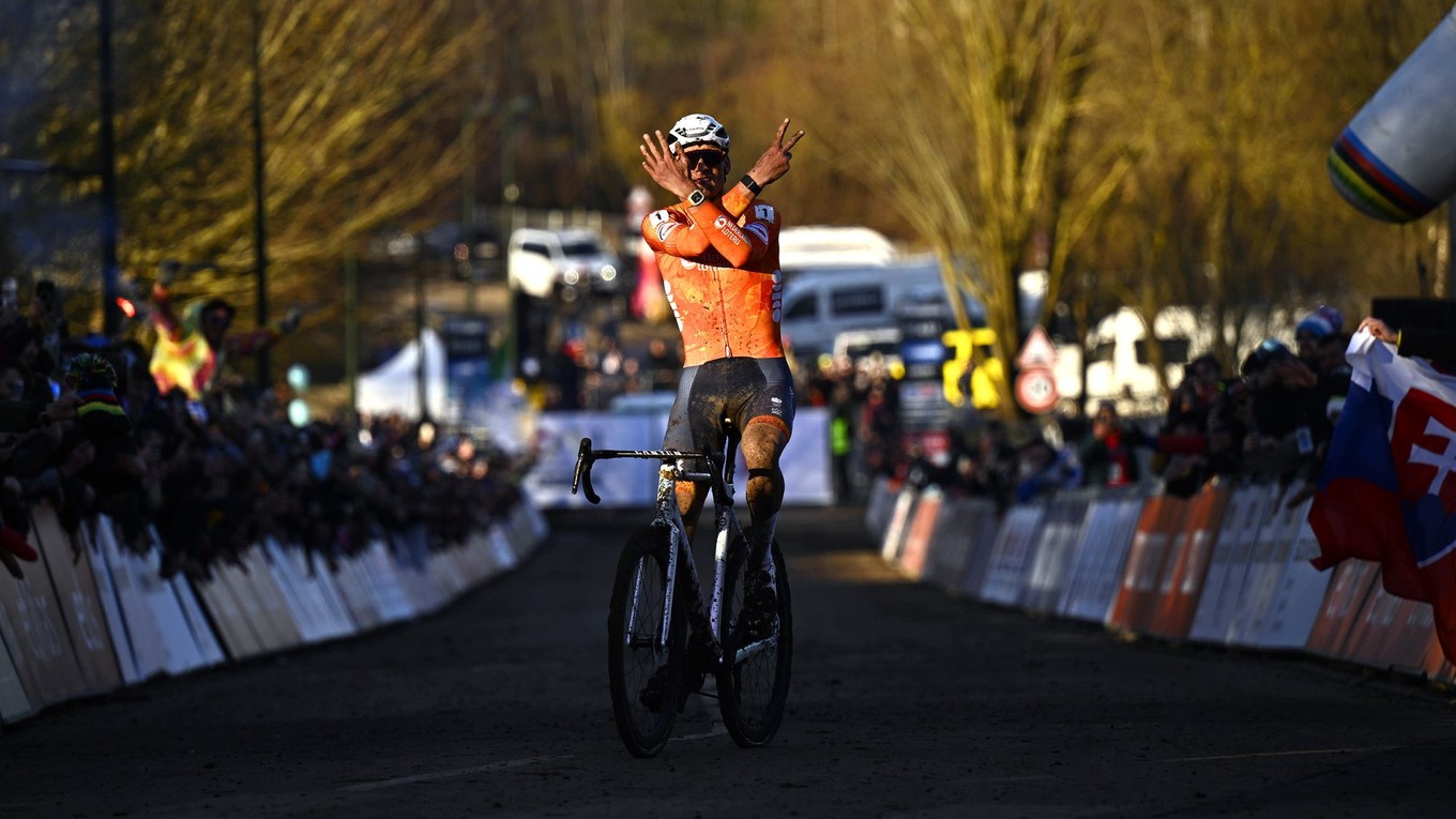 Mathieu van der Poel vyhral MS v cyklokrose 2025. Získal už siedmy titul, ktorým vyrovnal rekordný zápis.