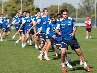 Na snímke slovenská reprezentácia do 21 rokov počas tréningu pred posledným zápasom v skupine.
