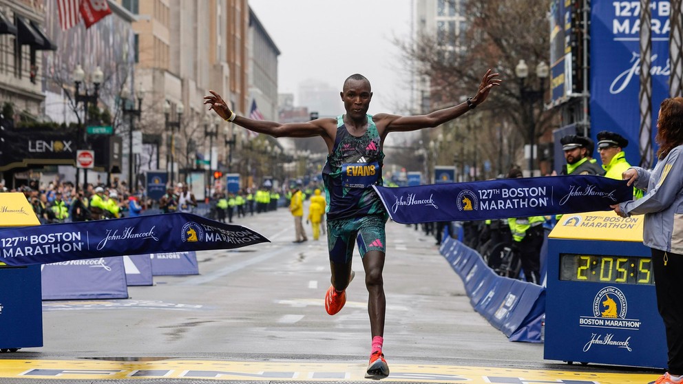 Atletika Evans Chebet obhájil víťazstvo na Bostonskom maratóne