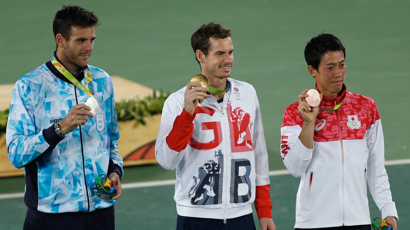 Medailisti z Olympiády v Rio de Janeiro 2016 - strieborný Juan Martín del Potro, zlatý Andy Murray a bronzový Kei Nišikori.