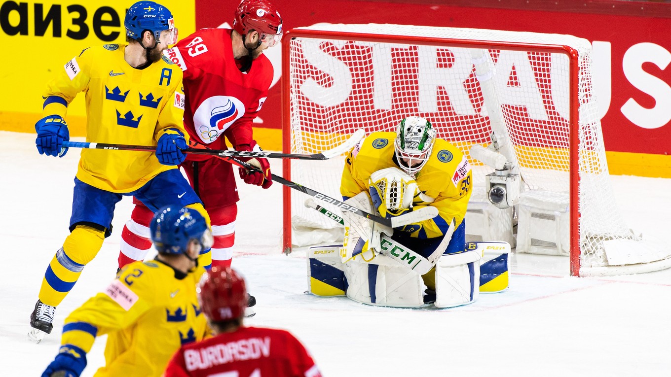 Momentka zo zápasu Rusko - Švédsko na MS v hokeji 2021.