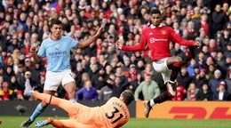 Fotka zo zápasu Manchester United - Manchester City.