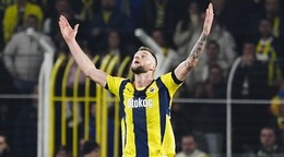 Slovenský futbalista Milan Škriniar v drese Fenerbahce Istanbul.