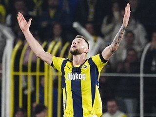 Slovenský futbalista Milan Škriniar v drese Fenerbahce Istanbul.