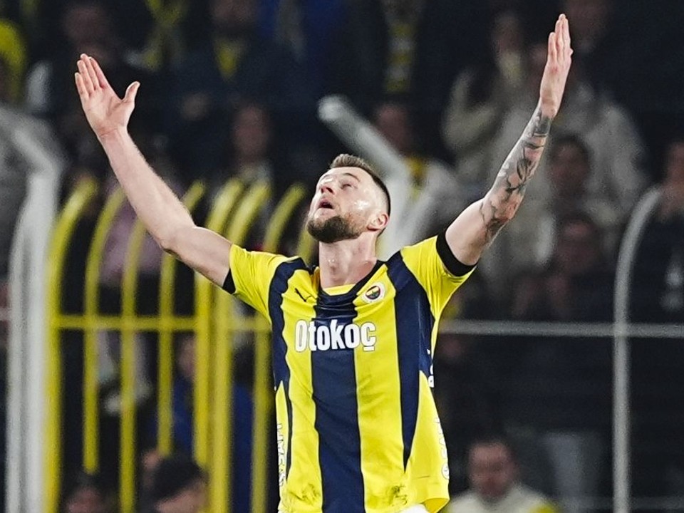 Slovenský futbalista Milan Škriniar v drese Fenerbahce Istanbul.