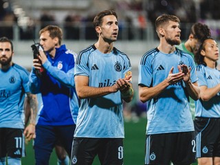 Andraž Šporar (v strede)