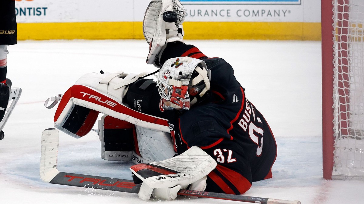 Brankár Brandon Bussi (32).