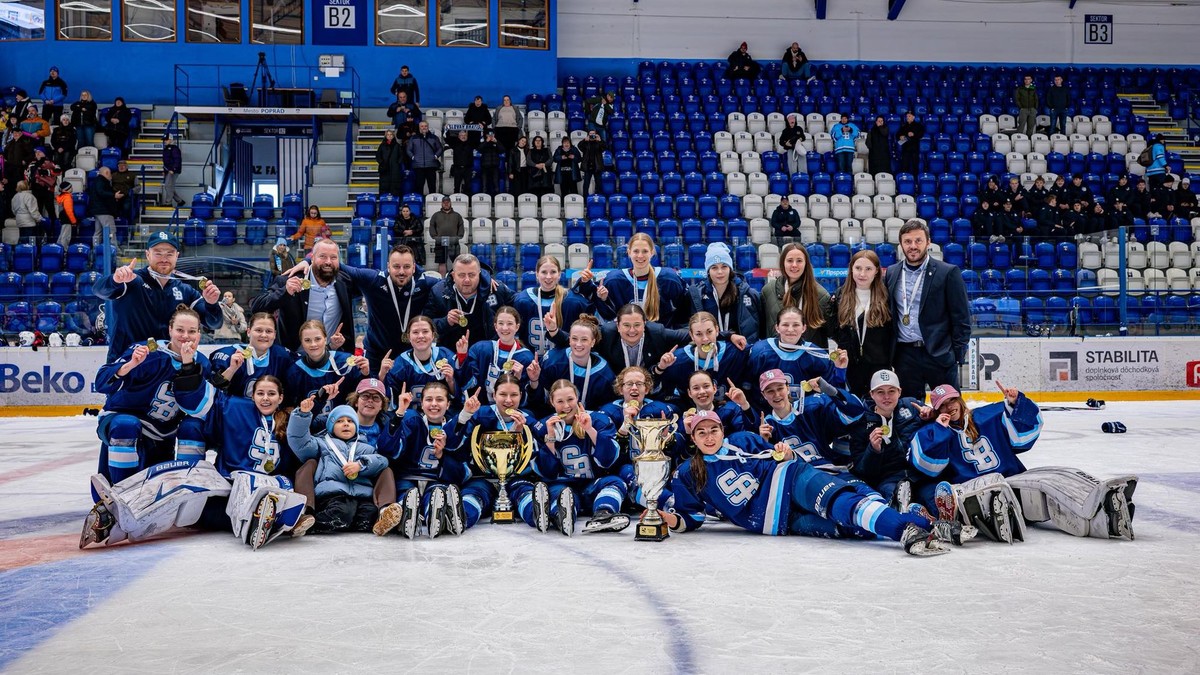 Slovanistky oslavujú titul.