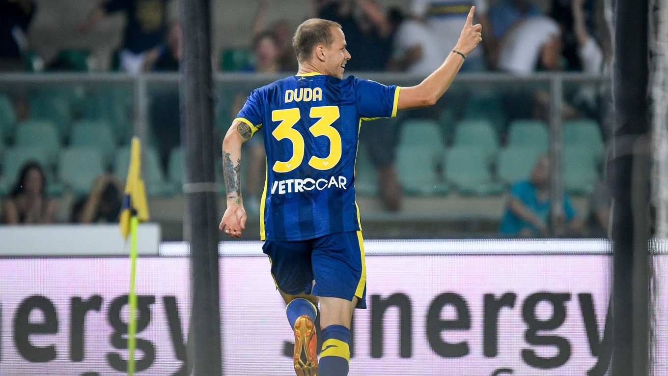 Ondrej Duda sa teší z gólu v drese Hellas Verona.