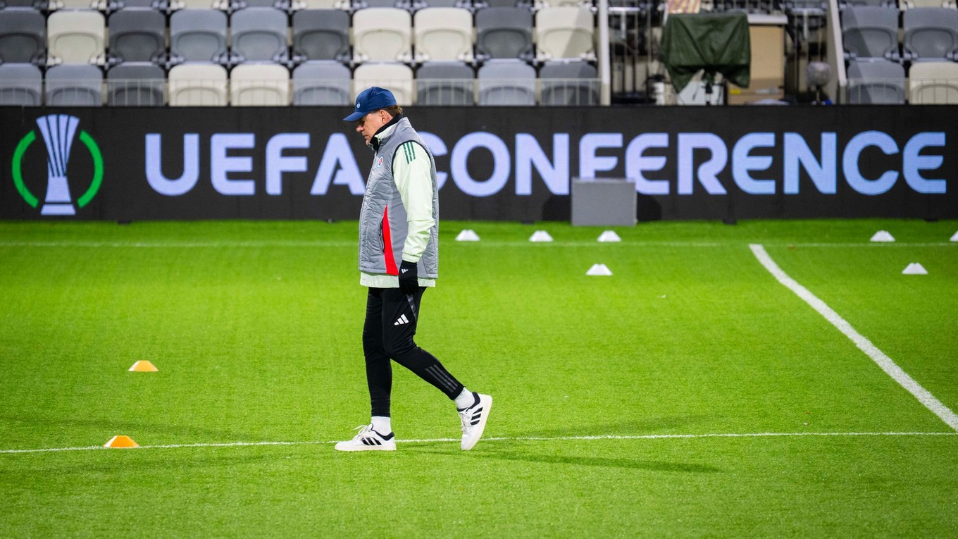 Na snímke tréner ŠK Slovan Bratislava Vladimír Weiss st. 